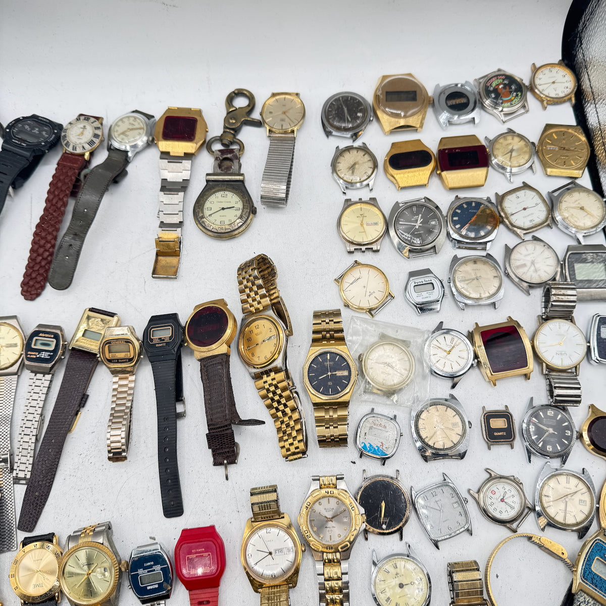 Vintage Seiko, Bulova, Timex, etc. Lot of 100 Men's Quartz Wristwatch 8