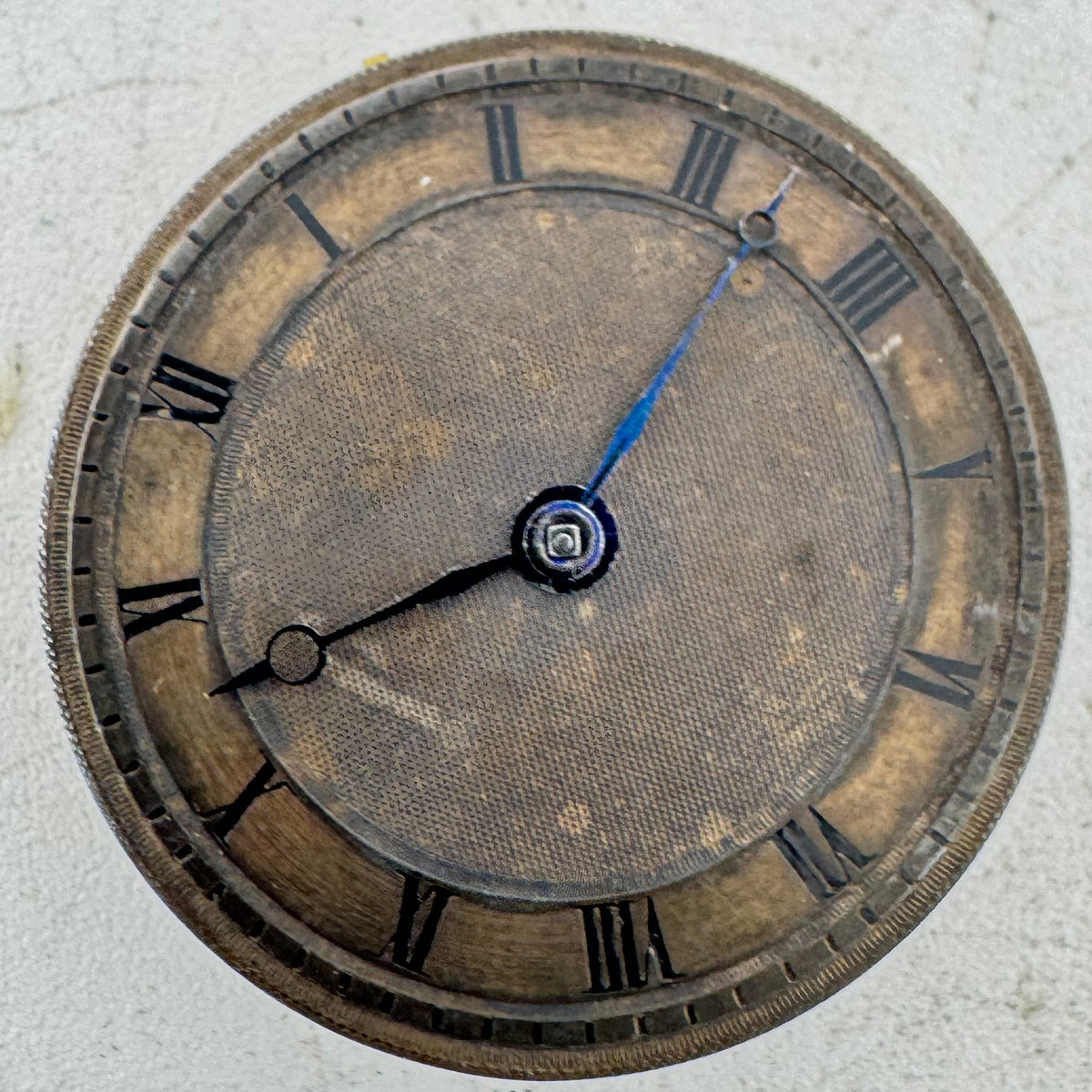 Unbranded Metallic Roman Dial