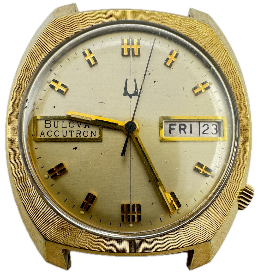 Vintage 33.5mm 1976 Accutron Day Date Champagne Men's Tuning Fork Wristwatch