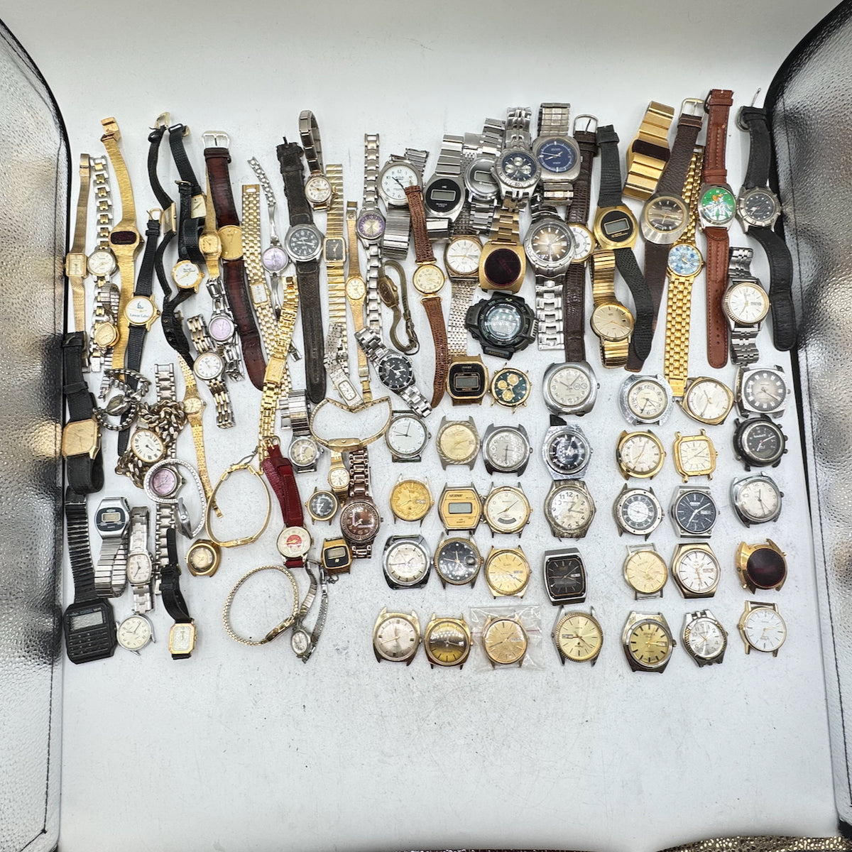 Vintage Seiko, Pulsar, Bulova, etc. Lot of 100 Men's Quartz Wristwatch 9