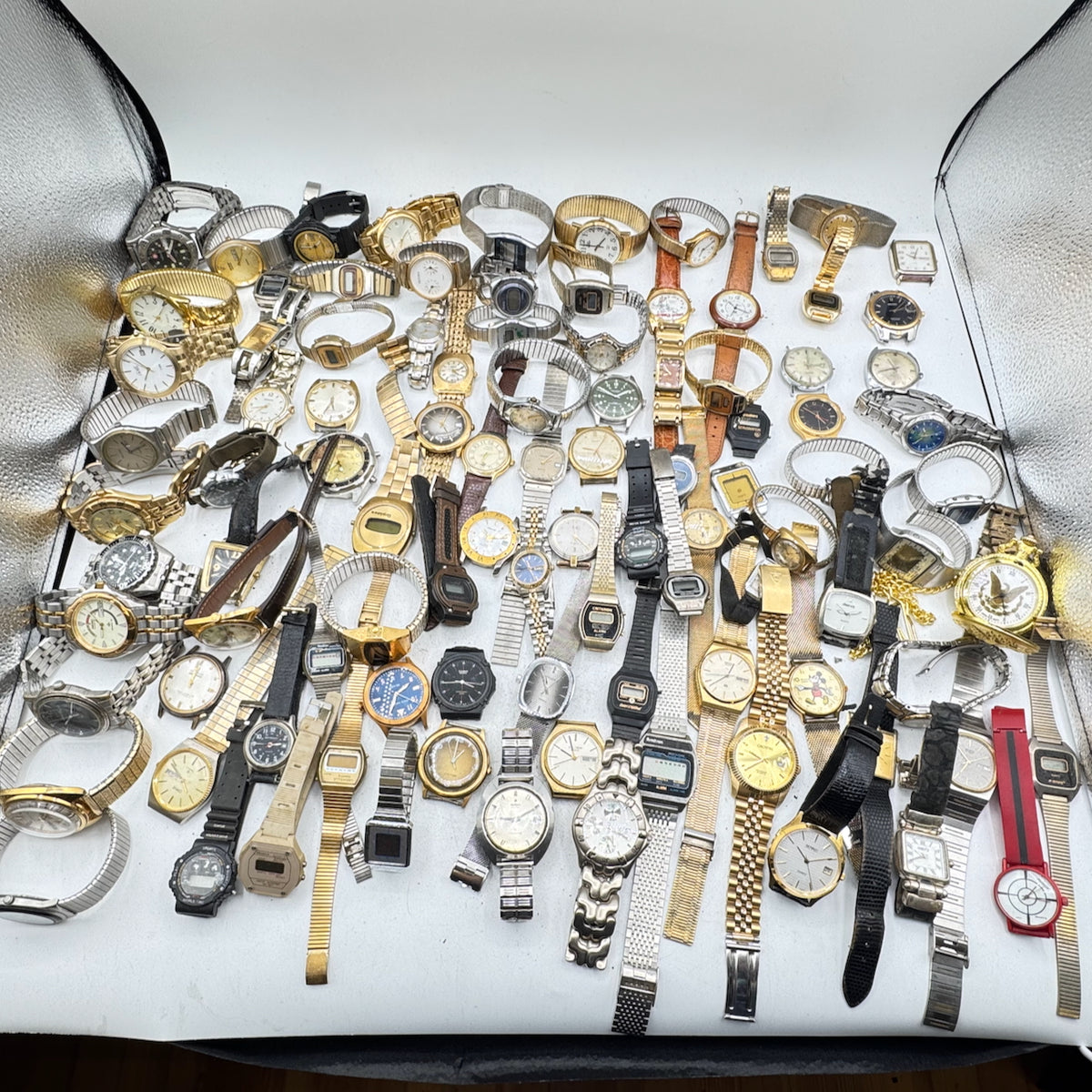 Vintage Seiko, Bulova, Benrus, etc. Lot of 100 Men's Quartz Wristwatch 1